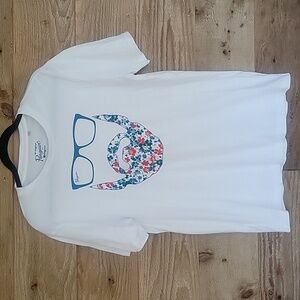 Penguin By Munsingwear Size Medium White Short Sleeve T-shirt with Flower Beard
